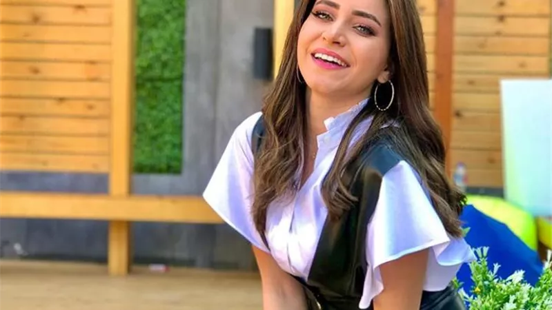إطلالة تخطف الانظار للفنانة سارة الشامى عبر انستجرام
