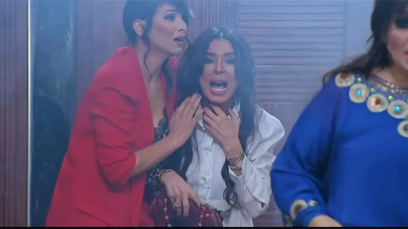 دينا تحاول الهروب من فيلا فيفى عبده