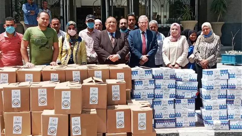 إستمرار مبادرات جامعة حلوان لدعم العمالة اليومية.. بالصور