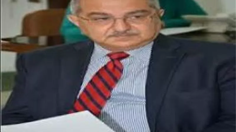 رئيس جامعة أسيوط يعلن عن استبداله للطاقم الطبي بقسم الباطنة بالمستشفى الجامعي