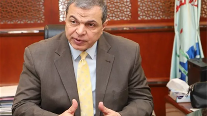 وزير القوى العاملة يتابع مع القنصليات والسفارات أوضاع العاملين بالخارج