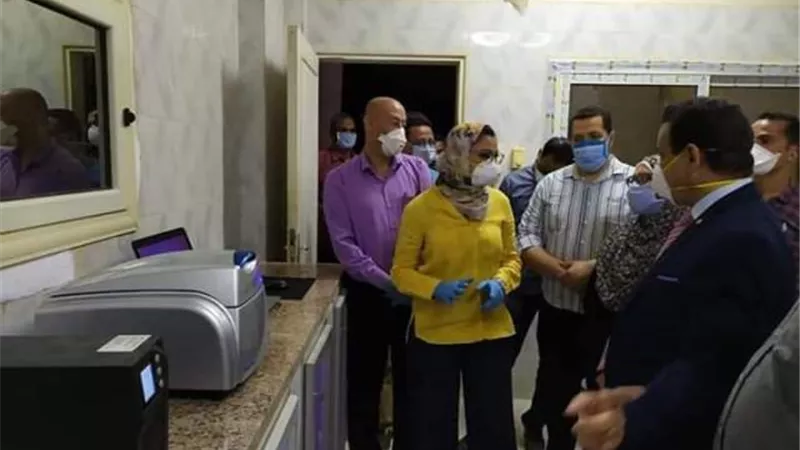 تشغيل جهاز ال pcr لمواجهة أزمة كورونا بمستشفى الداخلة فى الوادى الجديد .صور
