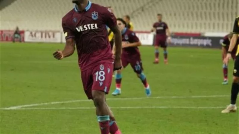 الهلال السعودي يزاحم لاتسيو الإيطالي لضم إيكوبان