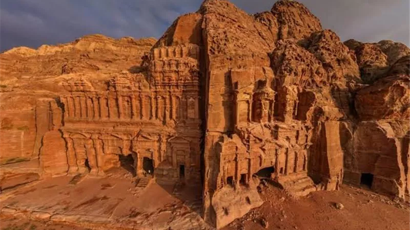 #أحسن_القصص قالوا من أشد منا قوة.. فأهلكوا بريح صرصر عاتية