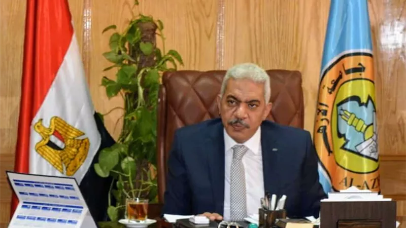 عميد كلية التربية بنين بجامعة الأزهر بأسيوط يجتمع بأعضاء هيئة التدريس