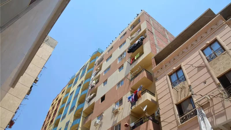 محافظ القليوبية يشهد إزالة أدوار مخالفة ببرجين بطوخ والقناطر