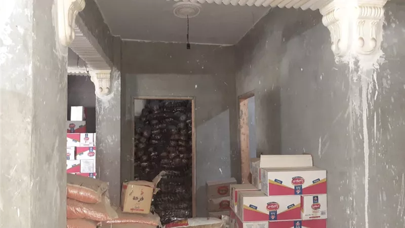 ضبط مخزن غير مرخص لاحتكار السلع بناصر.