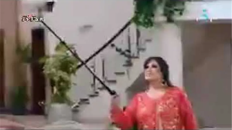 فنانة شهيرة تصف فيفي عبده بالجنان.. فيديو
