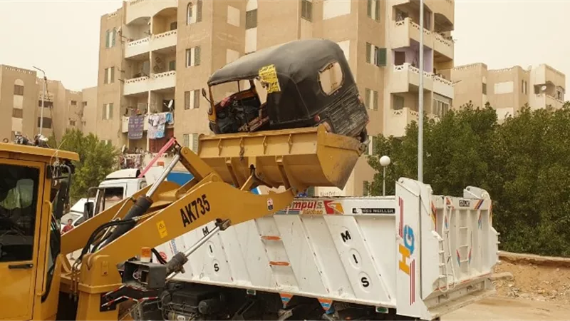 رئيس جهاز مدينة 6 أكتوبر يقود حملة مكبرة لضبط المخالفات ورفع الإشغالات