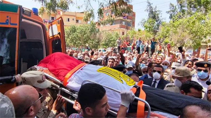 محافظ البحيرة يشهد جنازة وتشييع جثمان الشهيد محمد الجوهرى إبن كوم حمادة..بالصور