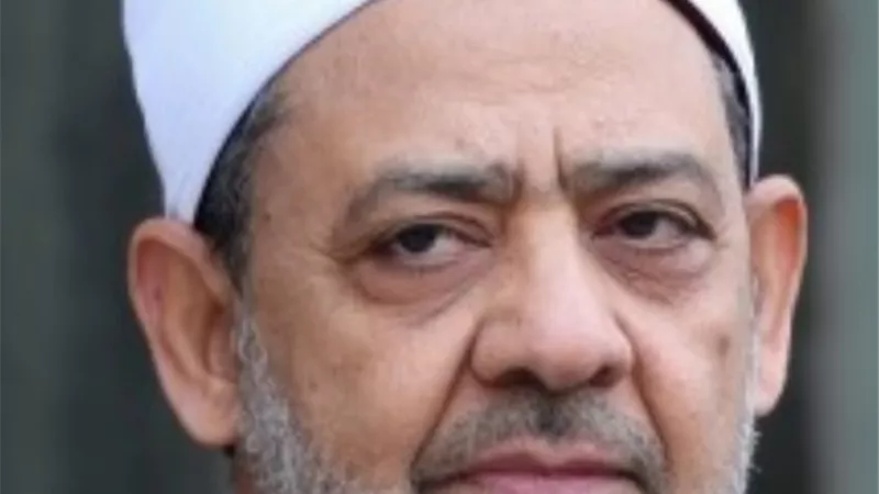 شيخ الأزهر: التوكل على الله دون أخذٍ بالأسباب تمرد