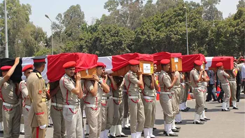 عمال مصر ينعون شهداء القوات المسلحة في بئر العبد