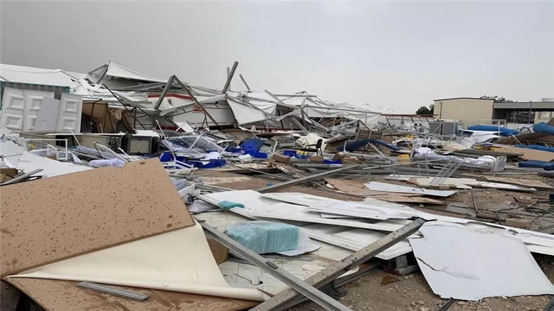 بالفيديو.. انهيار مستشفى للعزل و إصابة 23 بقطر