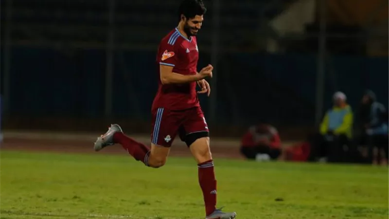 طارق يحيى يكشف حقيقة تفاوض الزمالك مع نجم الدفاع علي جبر