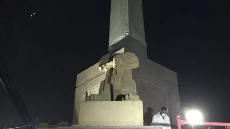نجاح عملية نقل الكباش الأربعة إلى ميدان التحرير بعد ترميمها.. صور