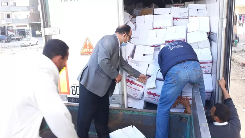 توزيع 8000 كرتونه مواد غذائية و5 طن لحوم و1,5 طن مطهرات للاسر الاولى بالرعاية بالبحيرة