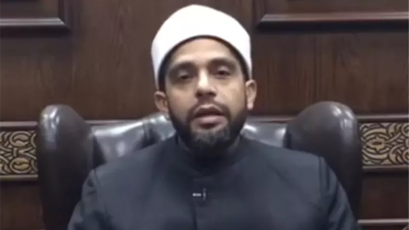 ما حكم صناديق الادخار التي يوفرها العمل للعاملين؟ فيديو