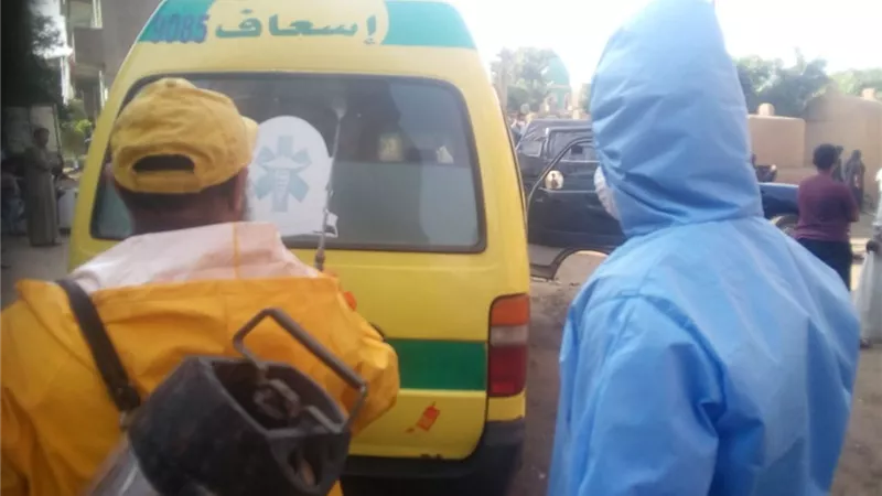 وسط إجراءات احترازية.. دفن سائق توفى بـ 