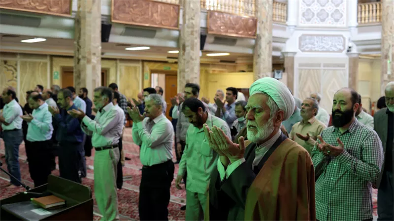 إعادة فتح المساجد بالمناطق المصنفة بيضاء فى ايران