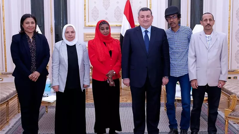 أسامة هيكل يلتقي الإعلاميين الأفارقه العالقين بالقاهرة