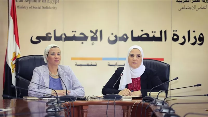 وزيرتا التضامن والبيئة تناقشان مشاكل العاملين في جمع وتدوير المخلفات
