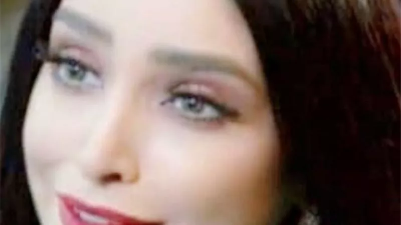 ابنة روجينا تقلدها في 