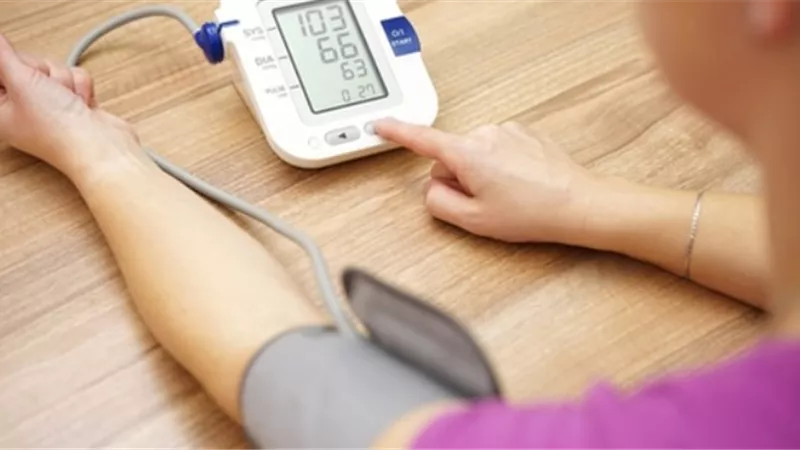 قبل قياس ضغط الدم .. اختار الذراع المناسب .. فيديو