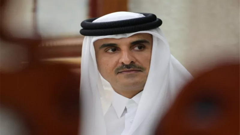 الأزمات تلاحق تميم بن حمد.. قطر عاجزة عن دفع رواتب الموظفين (فيديو)