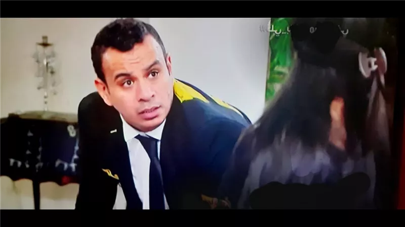 محمود الليثي يلقن خادمة فيفى عبدة 