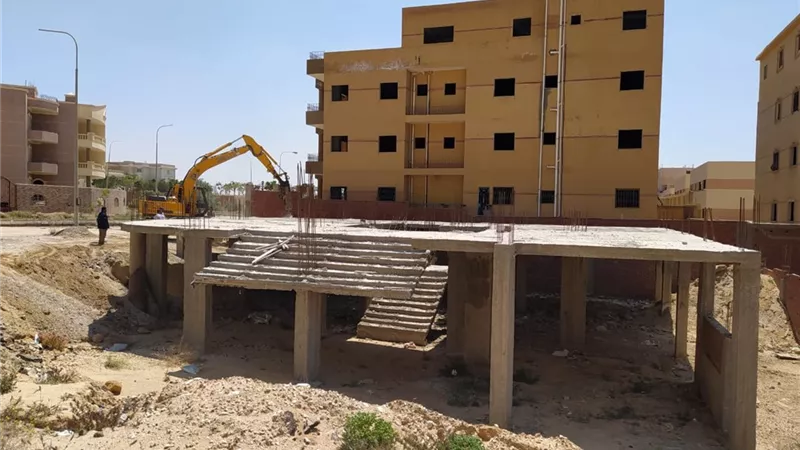 رئيس الجهاز: تنفيذ ٢٠ قرار غلق وتشميع لمخالفة الترخيص واسترداد قطعة أرض بمدينة العبور