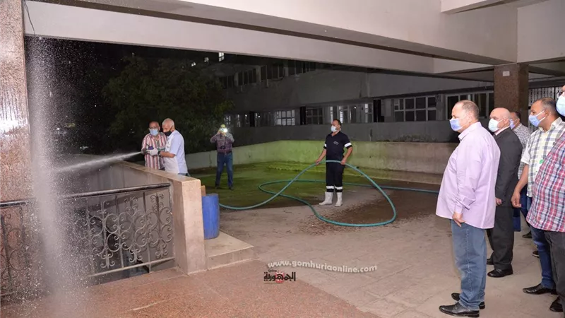 محافظ أسيوط يقود حملة لرش وتطهير المستشفيات الجامعية ومستشفى عزل والمدينة الجامعية