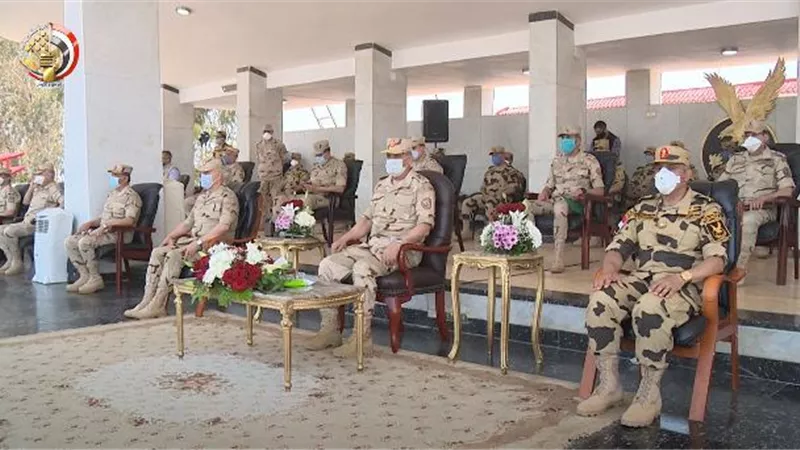 وزير الدفاع يتفقد اصطفاف قوات الصاعقة ويستعرض معدات مجابهة فيروس كورونا.. صور وفيديو