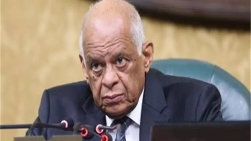 عبد العال يفتتح الجلسة العامة لإقرار فرض الطوارئ
