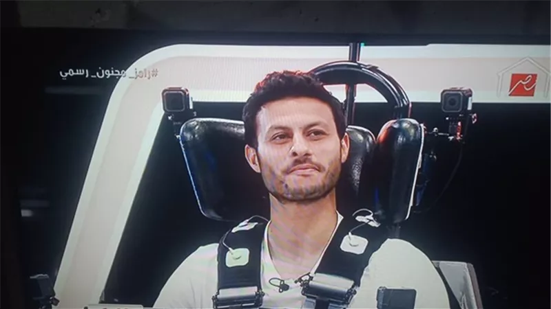 الشناوى يلقي رامز جلال فى حمام السباحة.. فيديو