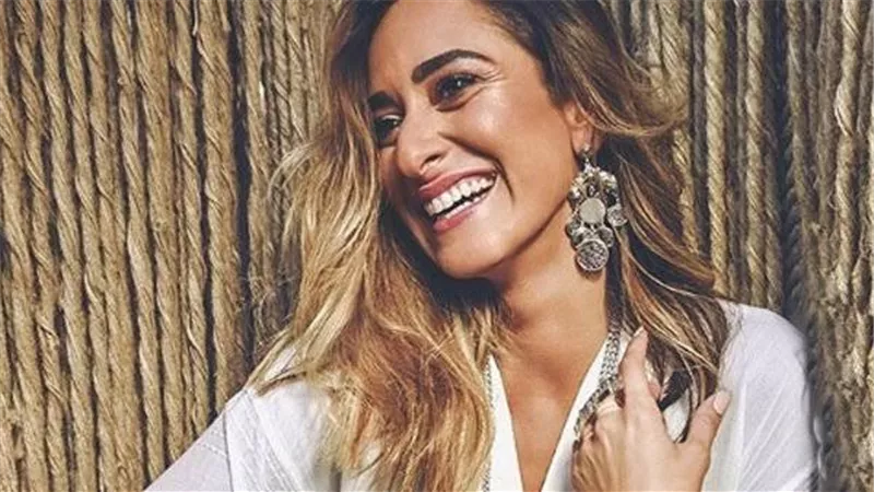 فنانة شهيرة تتغزل فى حارس مرمي الأهلى بعد مقلب رامز جلال