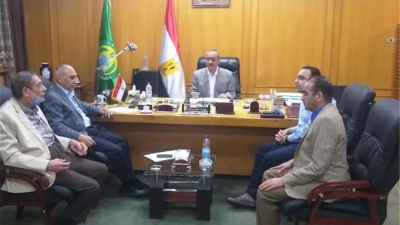 شوادر جديدة و تطوير المعرض الدائم للسلع الغذائية في الإسماعيلية .صور