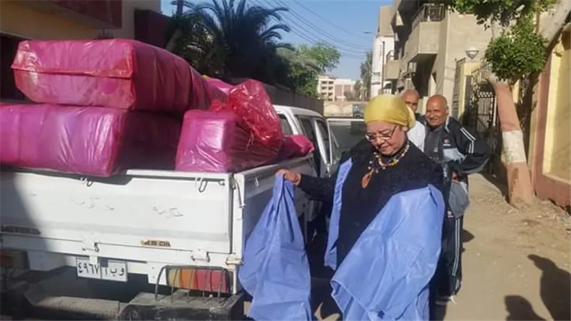 امين حزب الحريه ببنى سويف يتبرع باغطية سراير المدينه الجامعيه .