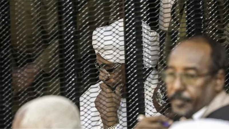 الداخلية السودانية تعلن إصابة مساعد البشير بفيروس كورونا