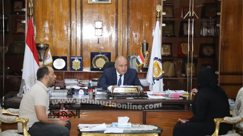 محافظ قنا ونائبه يستقبلان المواطنين للإستماع لمشاكلهم والعمل على حلها