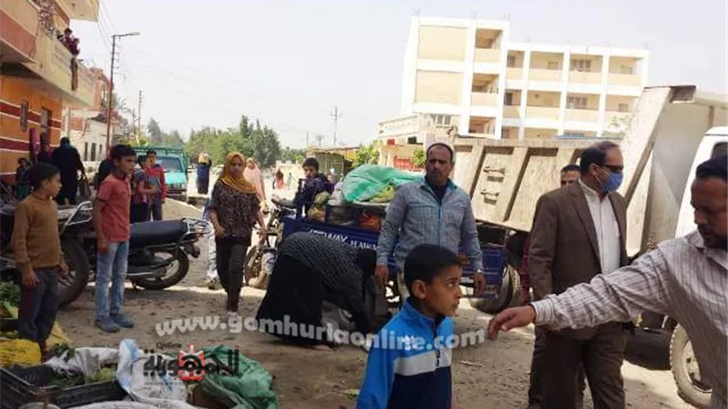 الأجهزة التنفيذية تمنع التجار من إفتراش ١٧ سوقا بالشرقية