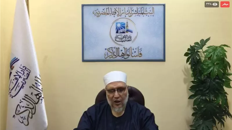 هل يجوز إعطاء زوجي الموظف زكاة مالي؟ .. دار الإفتاء تجيب