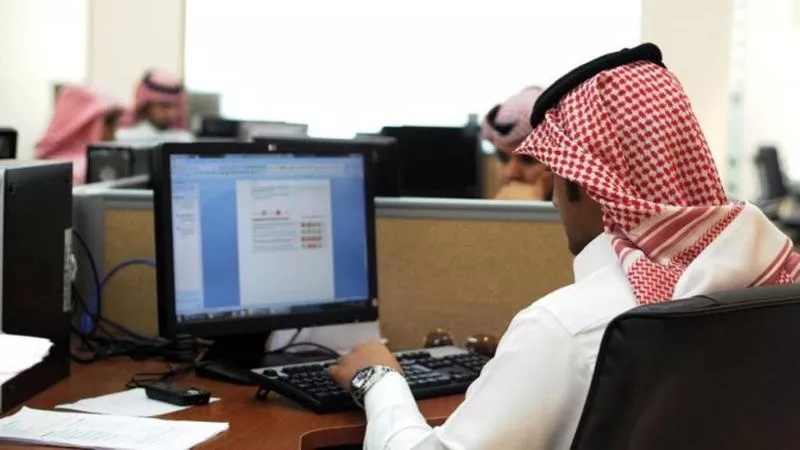قرار سعودى بتقليص الرواتب 40% وإنهاء العقود خلال 6 أشهر بسبب كورونا