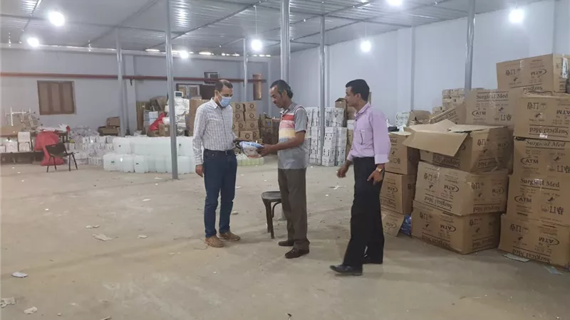 وكيل وزارة الصحة بالأقصر يتفقد مخازن المستلزمات الطبية
