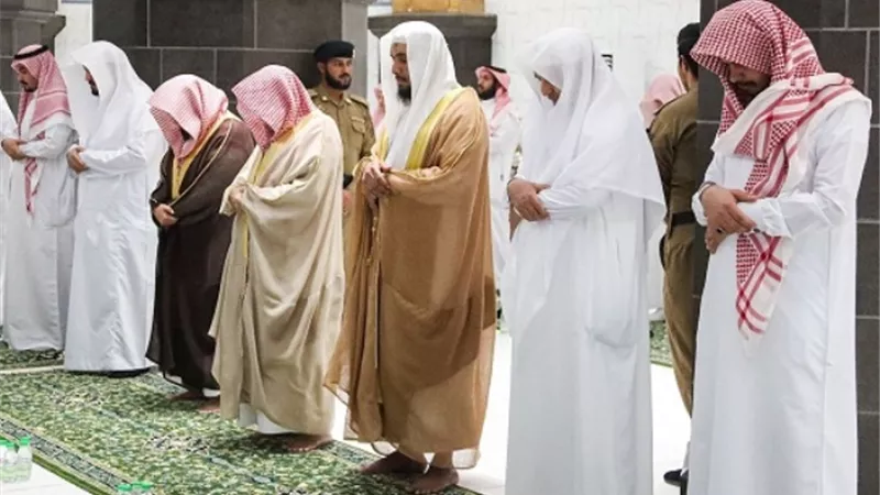 شؤون الحرمين : تطبيق الإجراءات الاحترازية بين أئمة المسجد الحرام والمصلين