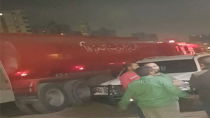الإستعانه بخزان مياه الحماية المدنية بالقاهرة للسيطرة علي حريق مجمع تصنيع النجف بشبرا
