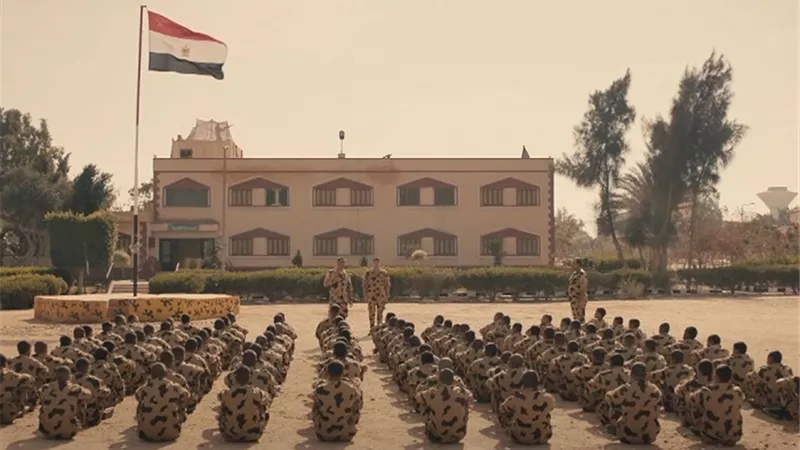بالفيديو .. البطل المنسى يعلم جنود الصاعقة والمصريين الفرق بين التكفيرى والإرهابى