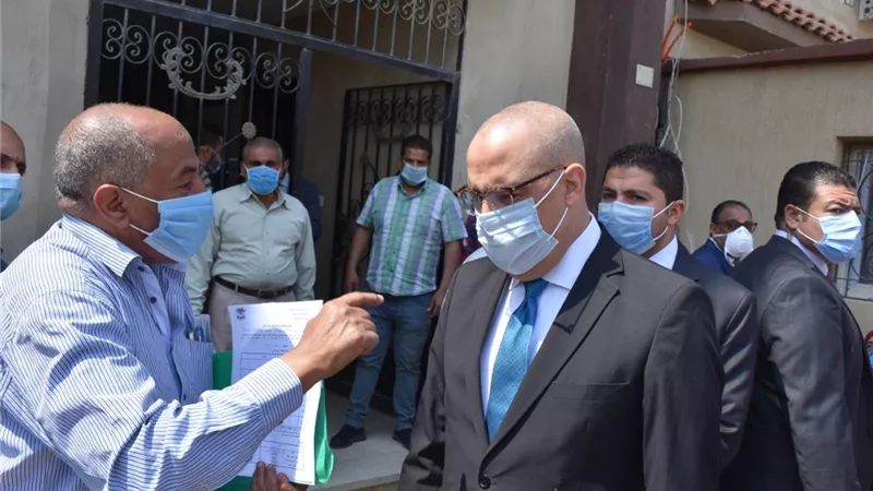 وزير الإسكان يقوم بجولة تفقدية في مدينة القاهرة الجديدة.. صور