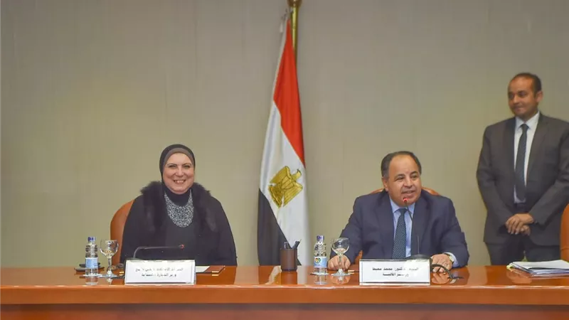 تكليف رئاسي بمساندة المصدرين .. توقيع 41 اتفاقية تسوية جديدة