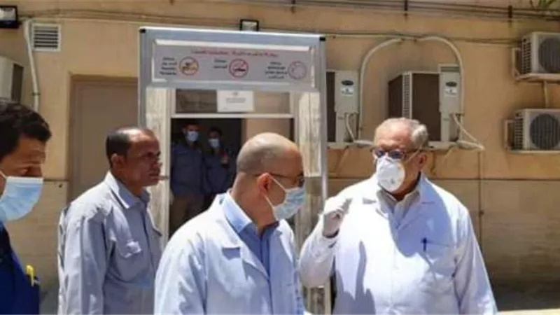 بوابات تعقيم بمستشفي بني سويف الجامعي.صور