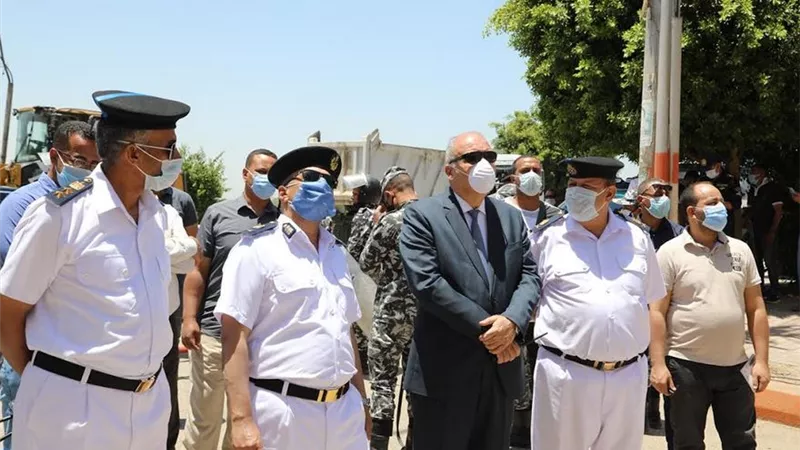 محافظ قنا يقود حمله لازالة ٤ طوابق مخالفة بعقار بنجع حمادي